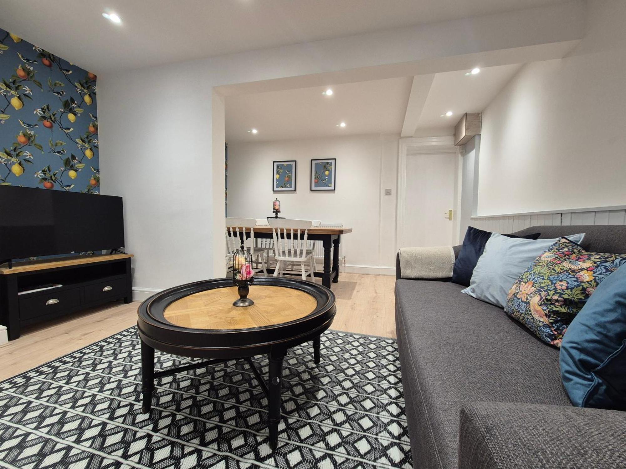 #26a Newly Refurbished Garden Appartement